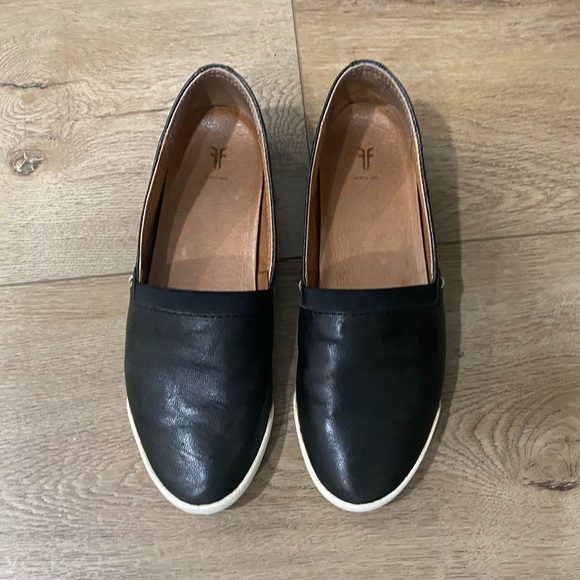 Frye Shoes - Frye Shoes Womens 7 Black Leather Melanie Slip On Flats Casual Comfort Sneaker